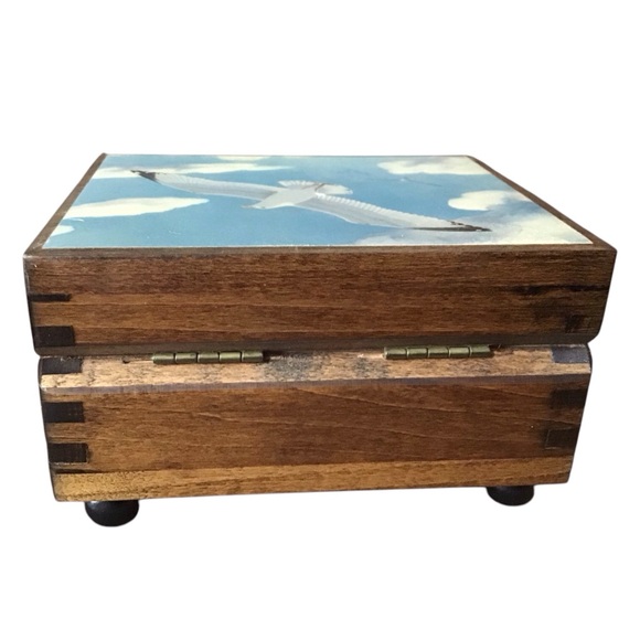 Reuge Swiss Wood Music Box Seagull Plays "Born Free" 4-1/2" x 3-1/2" Lacquered - Picture 11 of 11